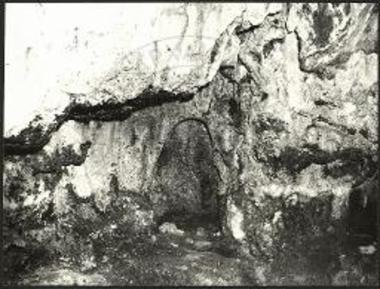 Εσωτερικόν του σπηλαίου υπ' αριθ. 3, μερική άποψις.