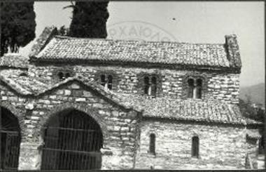 Άρτα. Η νέα κατασκευασθείσα στέγη της Αγ. Θεοδώρας.