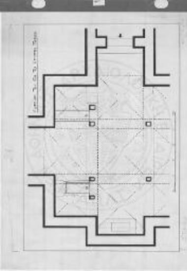 Λεπτομέρεια της κατόψεως τμήματος της κρύπτης μετά των τριών υφισταμένων τάφων. Κατά την διαμόρφωσιν της κρύπτης δεξιά και αριστερά των προς Ανατολάς πεσσών ετέθη και έτερος πεσσός διά να πλαισιώση τους εκεί υφισταμένους τάφουυς, οίτινες προφανώς προϋπήρχον εις την θέσιν αυτήν.