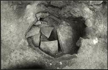 Καδοειδές αγγείον. Θησαυρός 3.