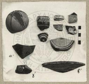 Κορινθιακά και Αττικά όστρακα εκ του άντρου της Ηρακλείτσας.