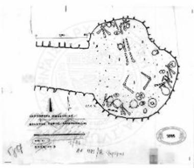 Καρποφόρα Μεσσηνίας. Θέσις Λακκούλες. Κάτοψις τάφου Λαμπροπούλου μετά της εκτάδην και των συσσωρευομένων ταφών επί στρώματος τέφρας και κεκαυμένων οστών.