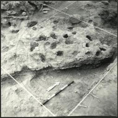 Τομέας VΙ, τομή VIB, νότια πλευρά πασσαλόπηκτου κτίσματος.