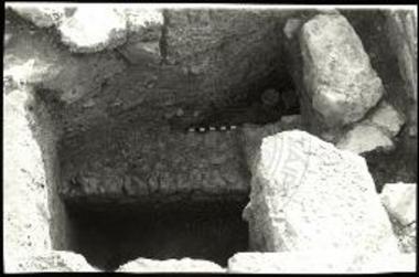 Άποψη ανατολικού τοίχου ΥΓ κτίσματος γ-γ' από Δ.