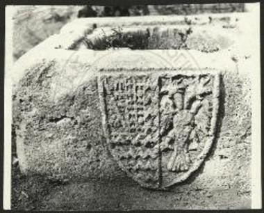 Ανάγλυφον οικόσημον.