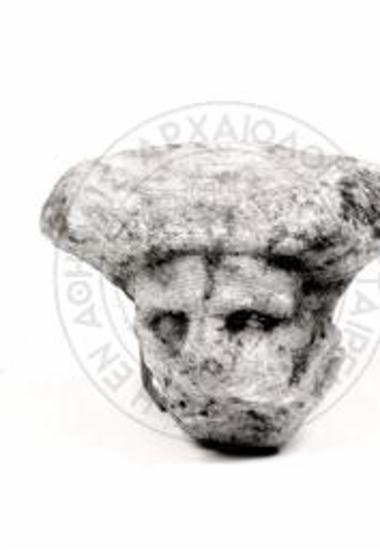 Μαρμάρινη λεοντοκεφαλή λεκάνης.