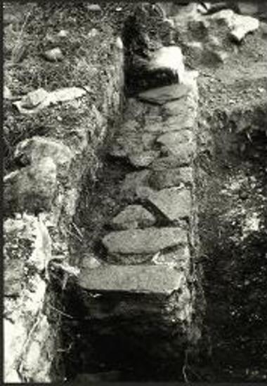 Ταφές του μεσημβρινού κλίτους της βασιλικής. Το πόδιο.