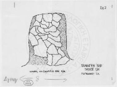 Τάφος 124. Είσοδος και ξερολιθιά από έξω.