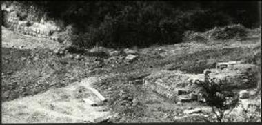 Η πύλη Ε και το ανατολικό τείχος νότια απ' αυτή.