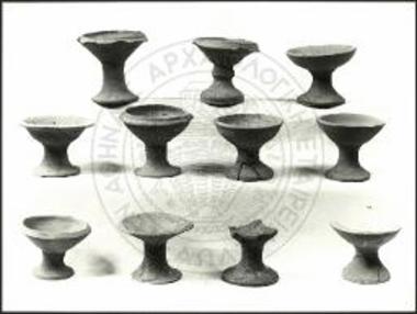 Θυμιατήρια από το ιερό του ήρωος