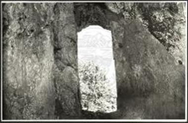 Όψις εκ των έσω του σπηλαίου υπ΄αριθ. 1.