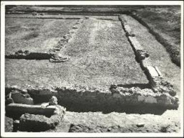 Άποψις των δυτικών μερών της αυλής (από Β).