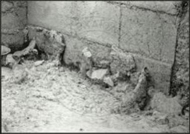 Τουρκογειτονιά. Ανακτορικό Κτίριο. Χώρος 33: Οι πίθοι αρ. 9 και 10 από Νοτιοανατολών.
