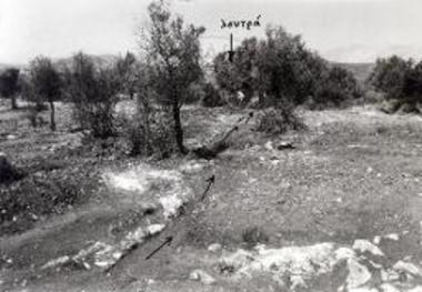 Επίγειος αγωγός στη ΝΑ πλαγιά του Κυνορτίου (μακρυά από τη δεξαμενή).