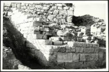 Η νότια και η ανατολική πλευρά του πύργου στη θέση 
