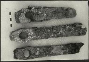 Νεκυομαντείον Αχέροντος. Σιδηροπέλεκυς ή μονόστομος αξίνη εκ σιδήρου προς πελέκησιν ξύλου.