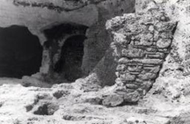 Λείψανα βυζαντινού τοίχου.