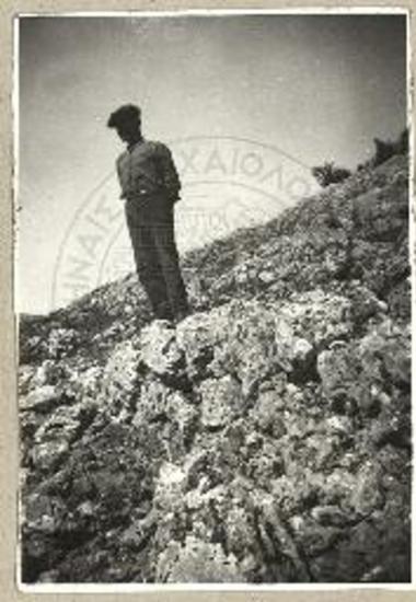 Μέρος του προϊστορικού τείχους της Αναρράχης (Δέβρης).