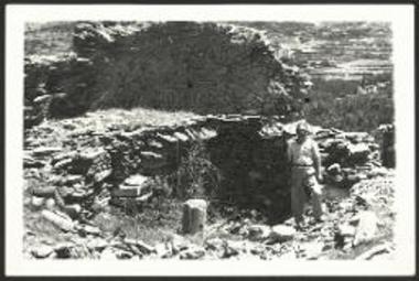 Το εσωτερικόν της αψίδος προ της ανασκαφής.