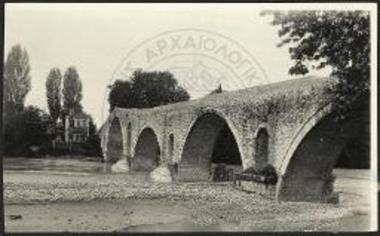 Άποψις της γεφύρας της Άρτης απ' ανατολών.