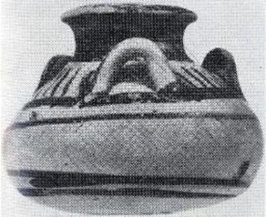 Θαλαμοειδής τάφος Ι, σφαιρικό τρίωτο αλάβαστρο.
