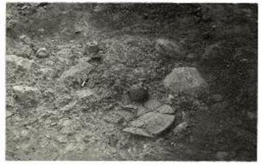 Πρόχους και ανεστραμμένα αγγεία.