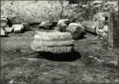 Βασιλική Γλυκέος. Ιωνικόν κιονόκρανον.