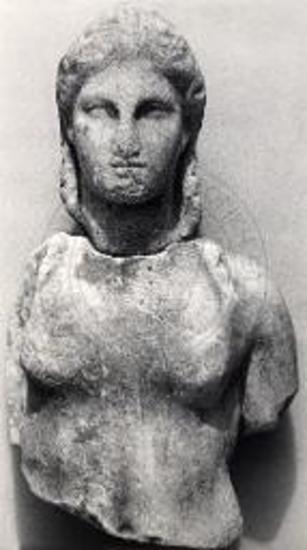 Female nude statue fragment