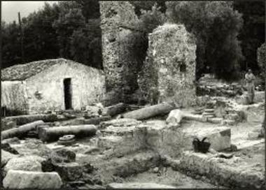 Βασιλική Γλυκέος. Μερική άποψις της βασιλικής από ΒΔ. (προ της διευθετήσεως του χώρου).