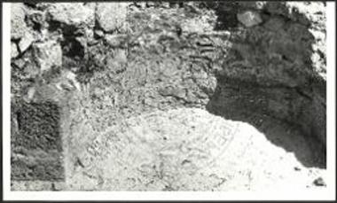 Τηγάνι. Το εσωτερικόν της αψίδος του Β. «παστοφορίου» μετά την ανασκαφήν.