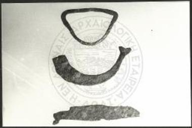 Βασιλική Γλυκέος. Πυριόβολον, μάνδαλος και λεπίς εγχειριδίου.