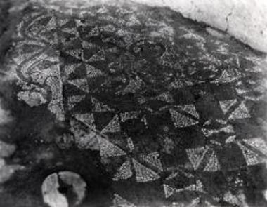 Ψηφιδωτόν δάπεδον του βήματος.