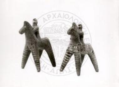Tomb E/15. Figurine nos. 5125, 5123. Two riders of Tanagra/group 5A.