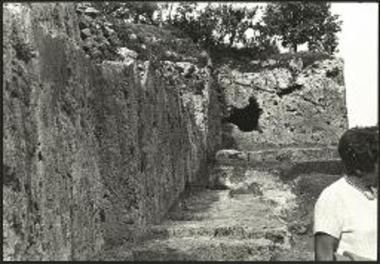 Λείψανα λατομίας και κατασκευών κατά το βόρειον τμήμα