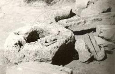 Φρέαρ με πήλινη επένδυση και πώρινο περιστόμιο