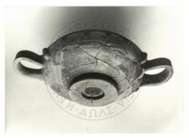 Μεσόμφαλη φιάλη, ΠΑΕ 1987, πίν. 1β.