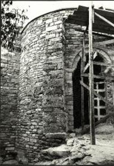 Η αψίς του ιερού του μεγάλου ναού μετά την αναστήλωσιν αυτής.