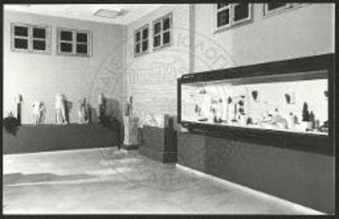 Μουσείο: β. Ευρήματα από το ιερό της Δήμητρας.