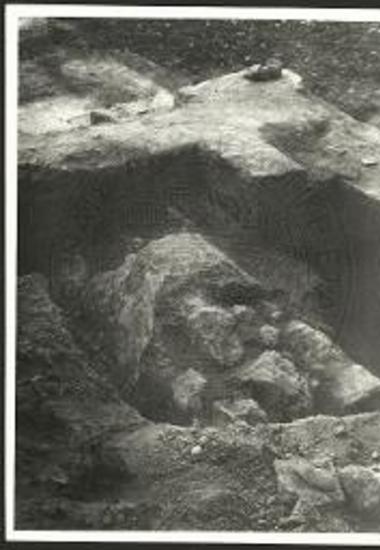 Σικυώνα. Τάφος έξωθεν της μεγάλης αψίδος.