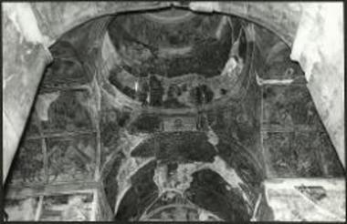 Δολοί, Άγία. Παρασκευή: Γενική άποψη τοιχογραφιών προς τα ανατολικά.