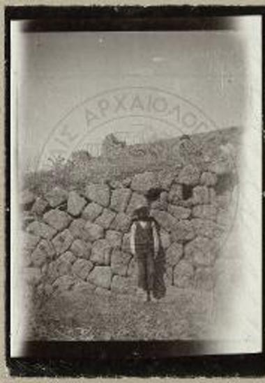 Ανάλημμα πολυγωνικού ρυθμού εν Ερεσώ.