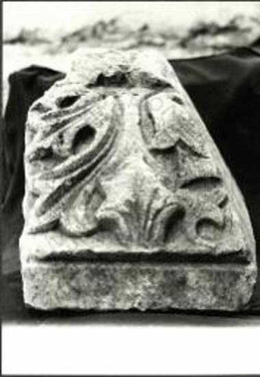 Βασιλική Γλυκέος. Επίκρανον παραστάδος.