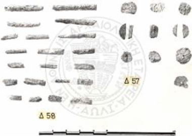 Περατή. Το νεκροταφείον. Ελεφάντινα και οστέινα του τάφου 16.