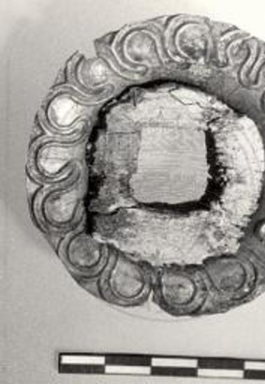 Ταφικός Κύκλος Β, χρυσός δακτύλιος ξίφους υπ' αρ. 277(Μ8710) εκ του τάφου Δ.