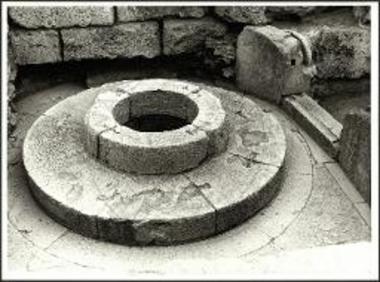 Καλλίχορον φρέαρ: το προστομιαίο.