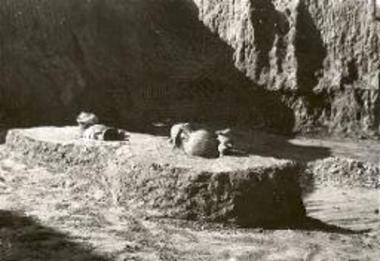 Enchytrismoi in amphoras, vases used as burial offerings