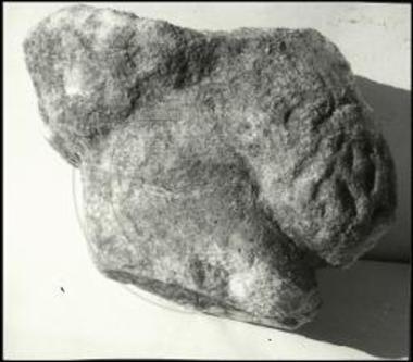 Απότμημα μαρμαρίνης κεφαλής.