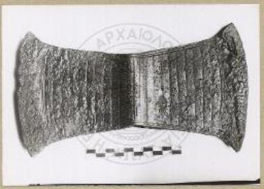 Αρκαλοχώρι. Χαλκούς ενεπίγραφος πέλεκυς.