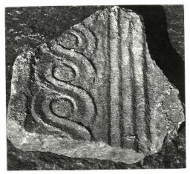 Τηγάνι, ναός. Τεμάχιον πλακός.