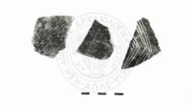 Νεολιθικά όστρακα με γραπτή λευκή διακόσμηση: Ξ 200, Ξ 260, ΚΑ 5907.